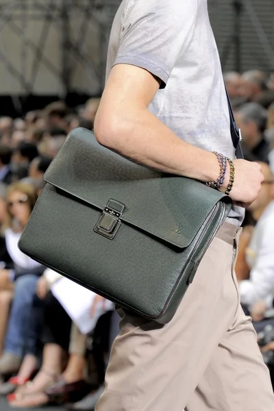 Look 12
